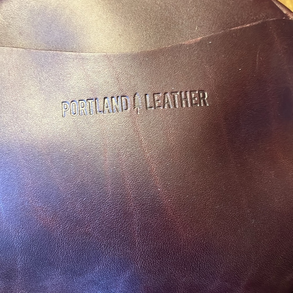 Portland circle bag leather crossbody medium - Picture 6 of 8